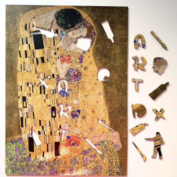 Gustav Klimt jigsaw puzzle, wooden jigsaw puzzle of *The Kiss*