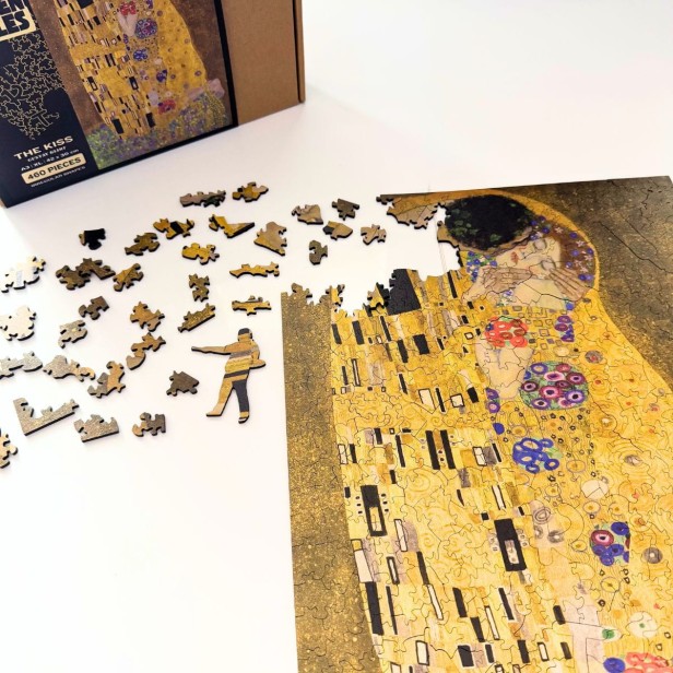 Gustav Klimt jigsaw puzzle, wooden jigsaw puzzle of *The Kiss*